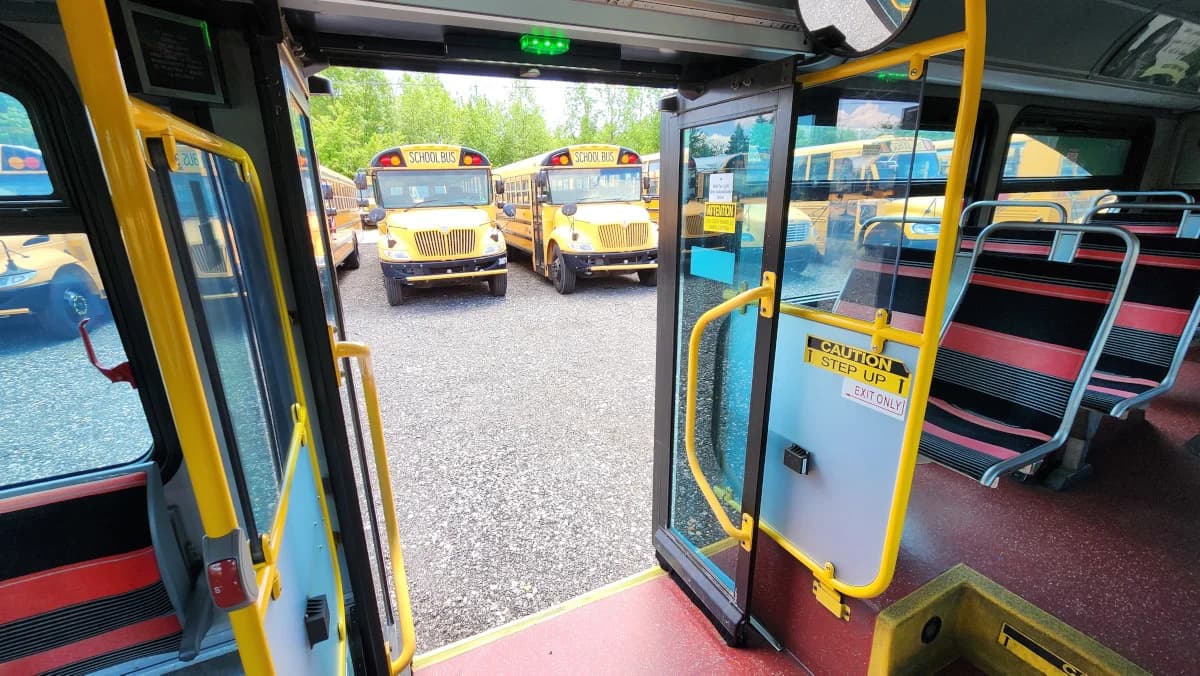 2014 New Flyer XDE40 Hybrid Transit Bus - Image 27