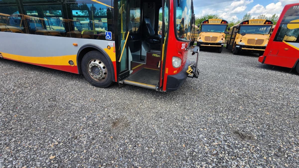 2014 New Flyer XDE40 Hybrid Transit Bus - Image 31