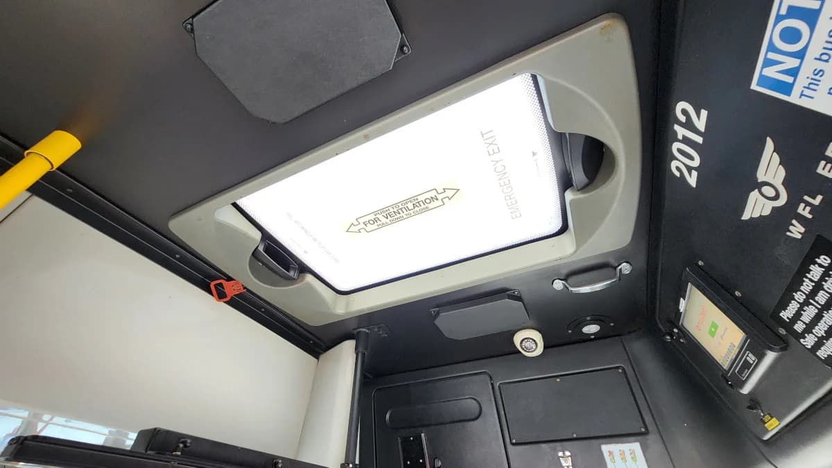 2014 New Flyer XDE40 Hybrid Transit Bus - Image 33