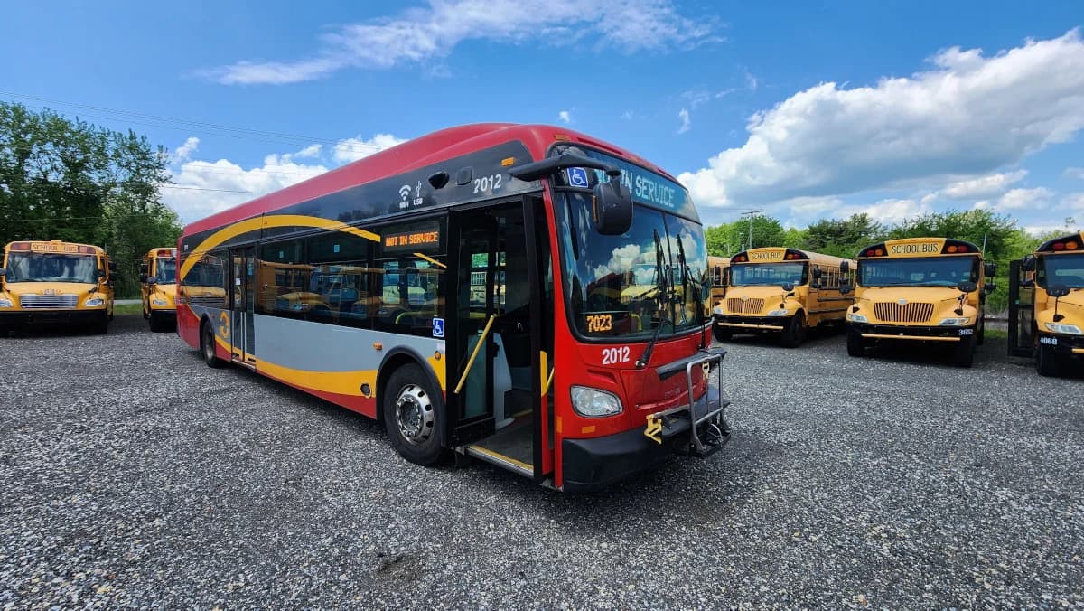 2014 New Flyer XDE40 Hybrid Transit Bus - Image 2