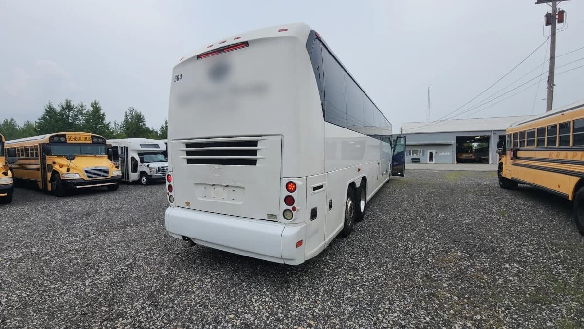 2011 MCI J4500 NEW ENGINE - Image 35