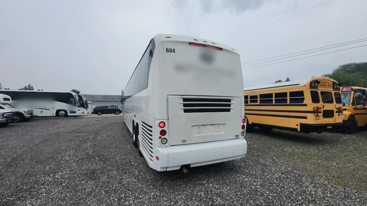 2011 MCI J4500 NEW ENGINE - Image 36