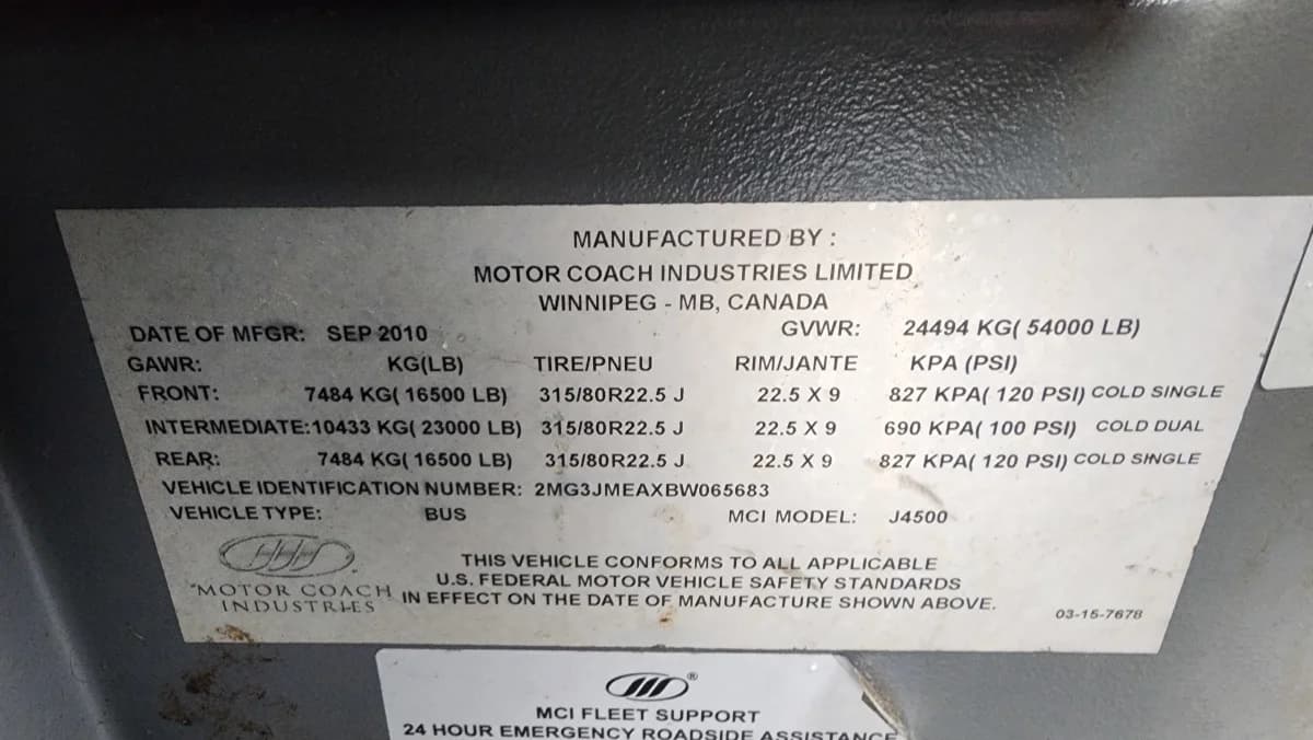 2011 MCI J4500 NEW ENGINE - Image 39