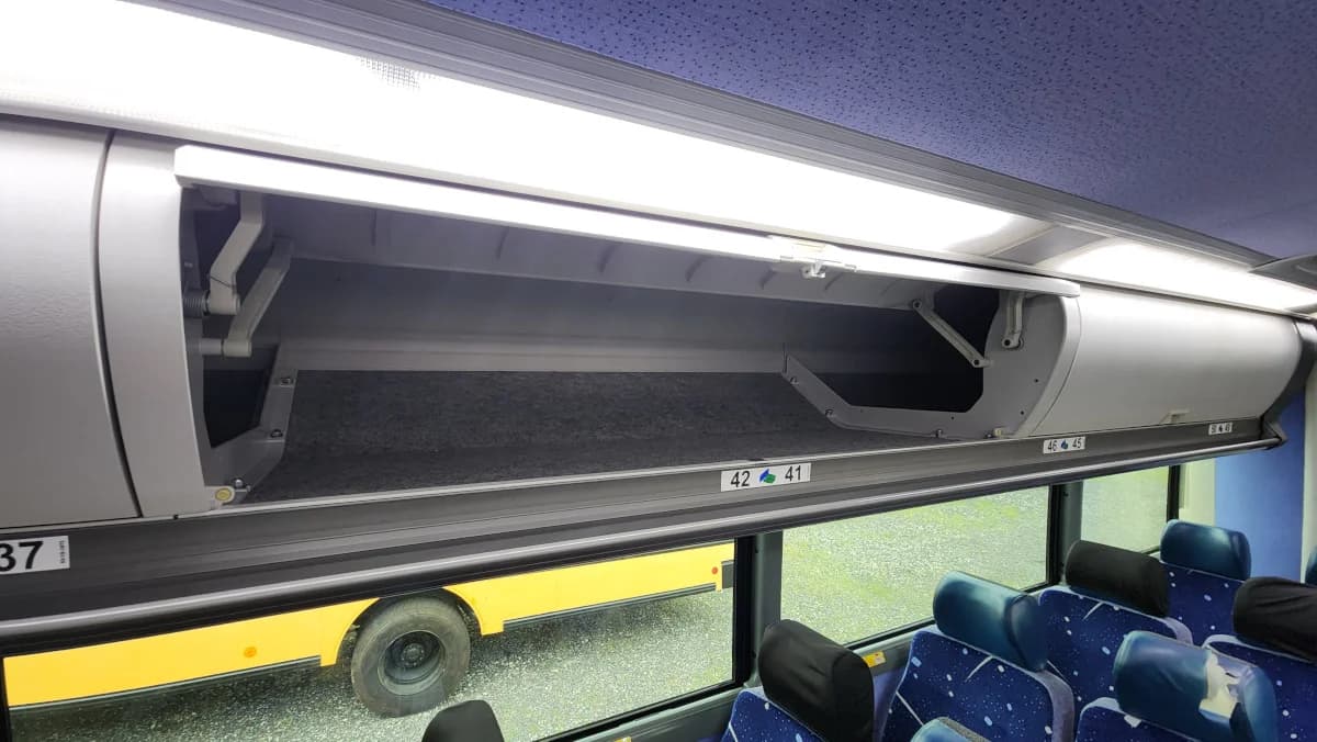 2011 MCI J4500 NEW ENGINE - Image 13