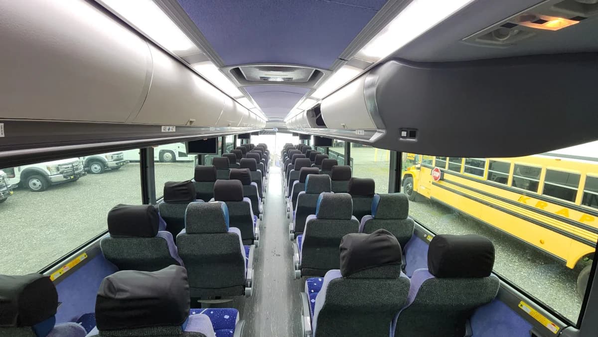 2011 MCI J4500 NEW ENGINE - Image 16