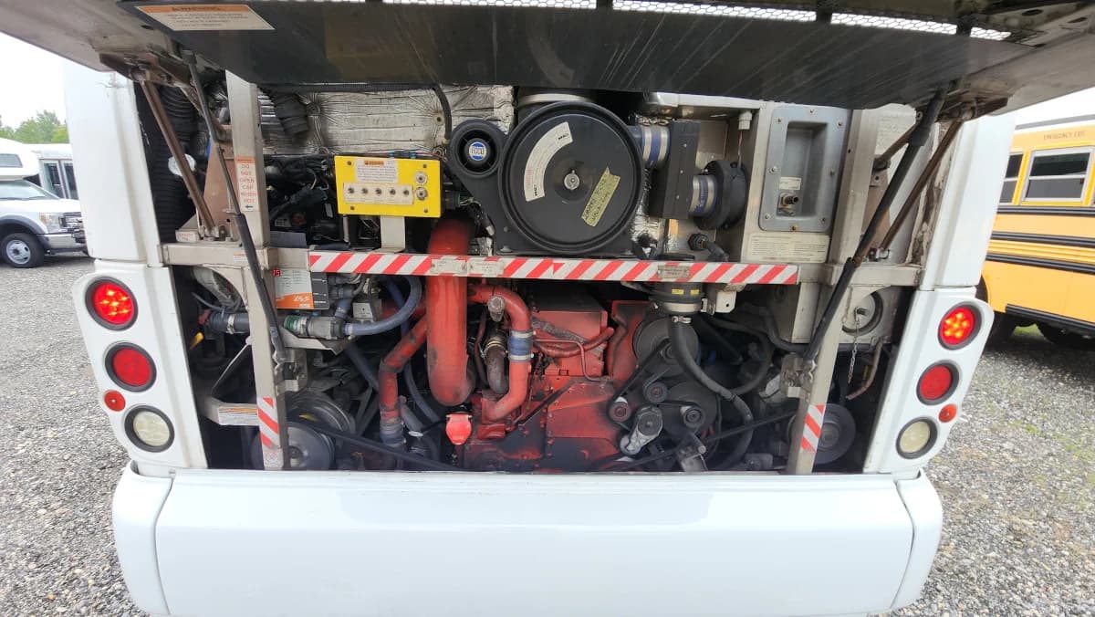 2011 MCI J4500 NEW ENGINE - Image 27