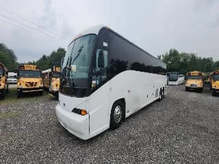 2011 MCI J4500 bus