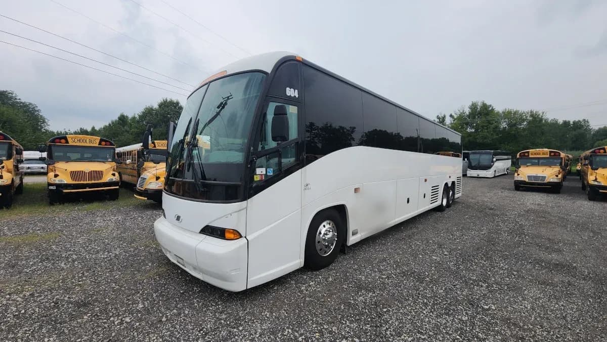 2011 MCI J4500 bus