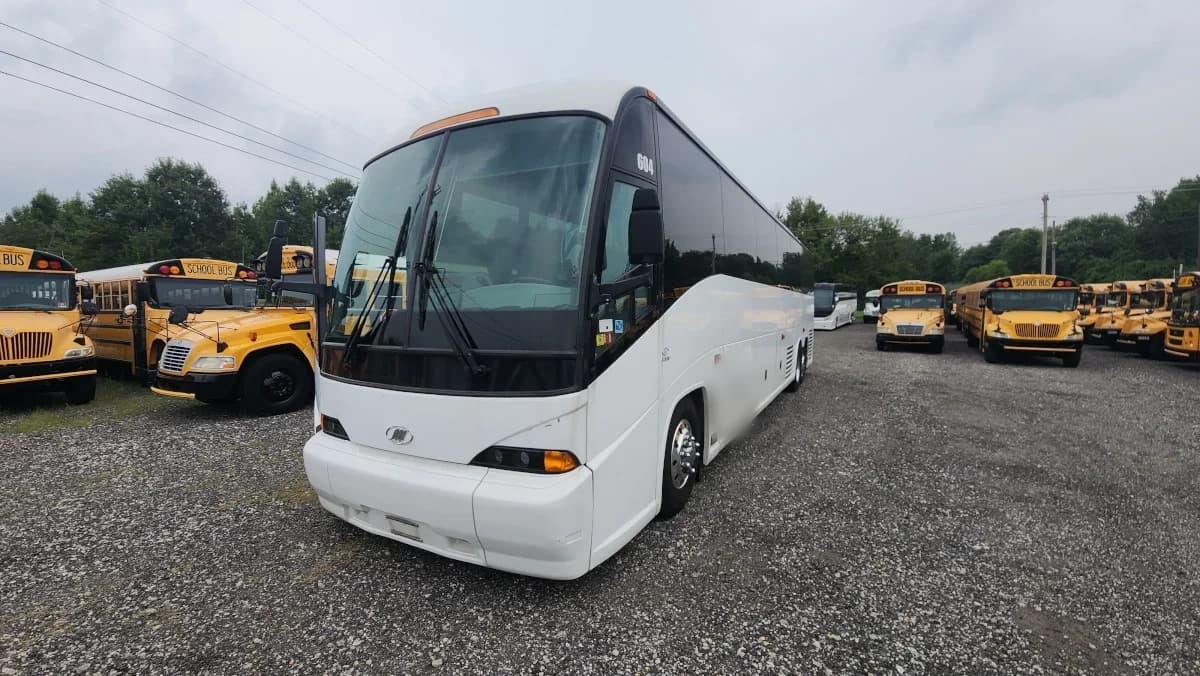 2011 MCI J4500 NEW ENGINE - Image 30