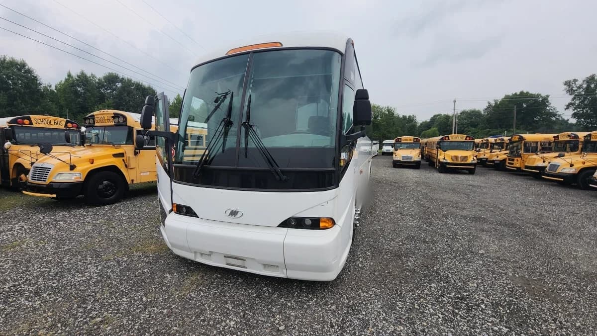 2011 MCI J4500 NEW ENGINE - Image 31