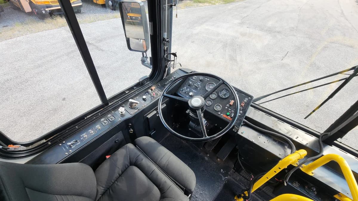 2005 GILLIG Low Floor 28 FT Transit - Image 14