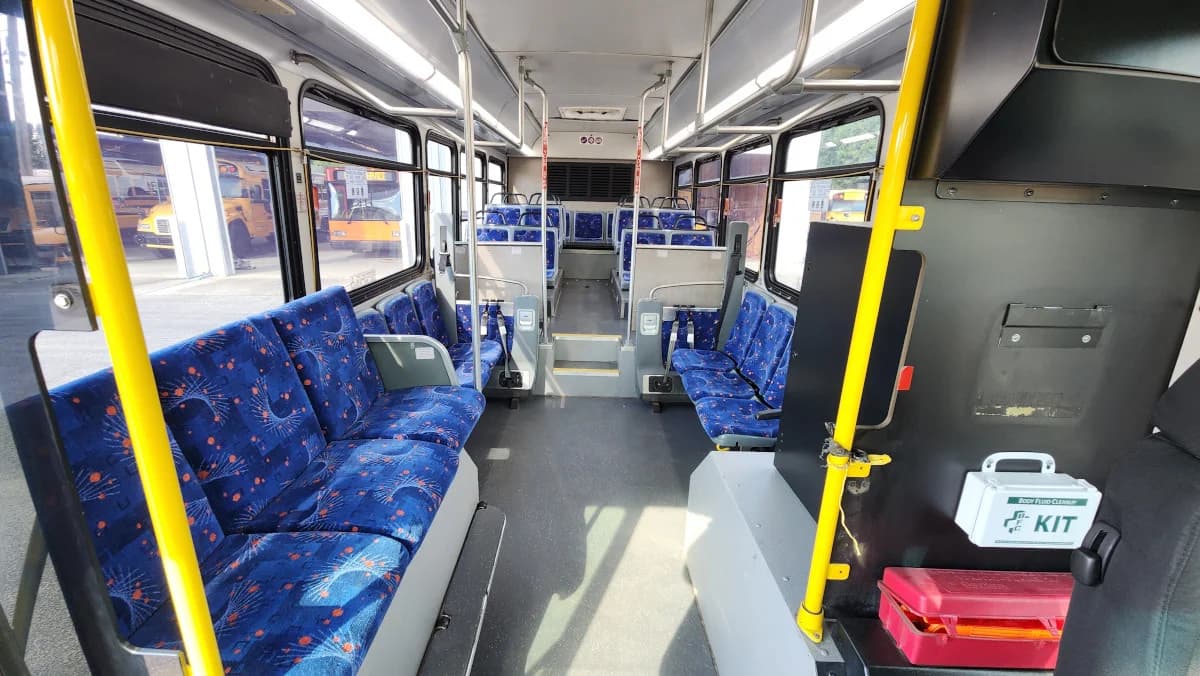 2005 GILLIG Low Floor 28 FT Transit - Image 5
