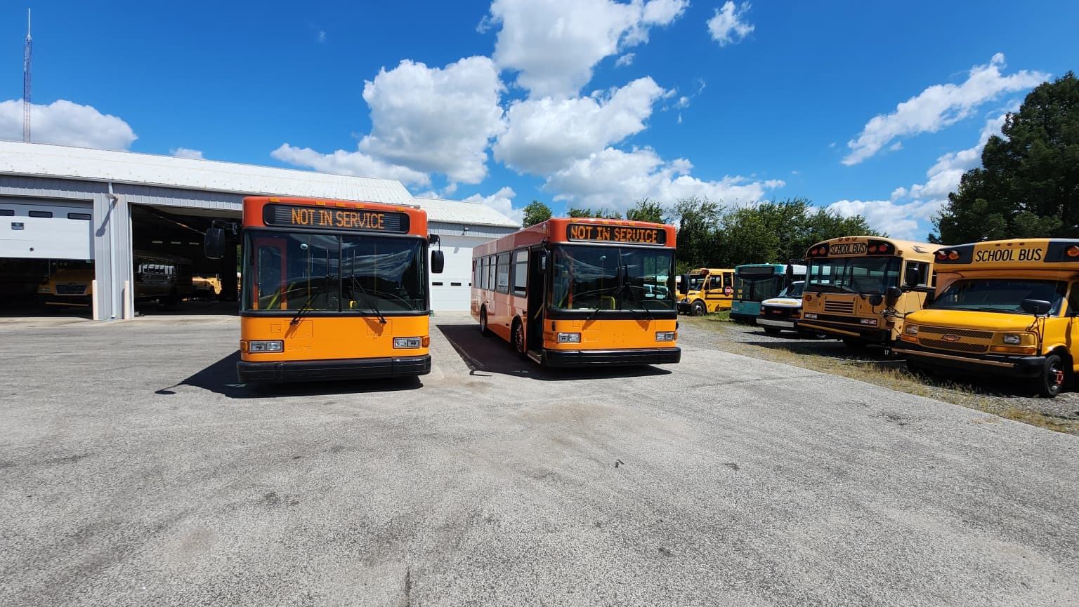 2005 GILLIG Low Floor 28 FT Transit - Image 31