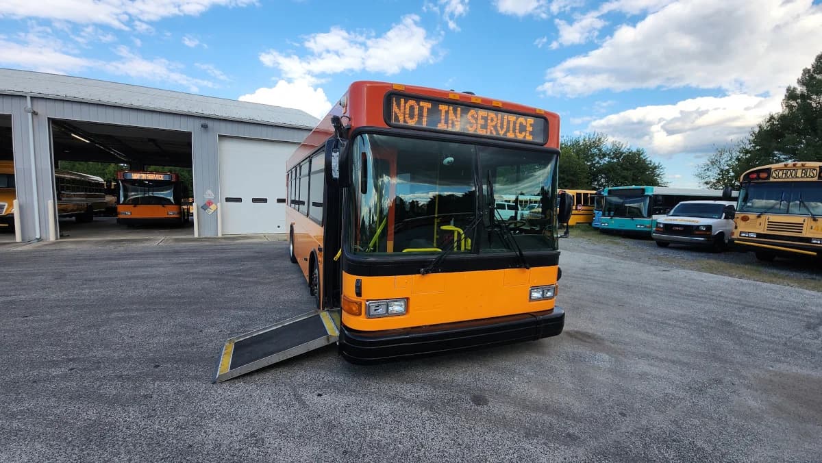 2005 GILLIG Low Floor 28 FT Transit - Image 21