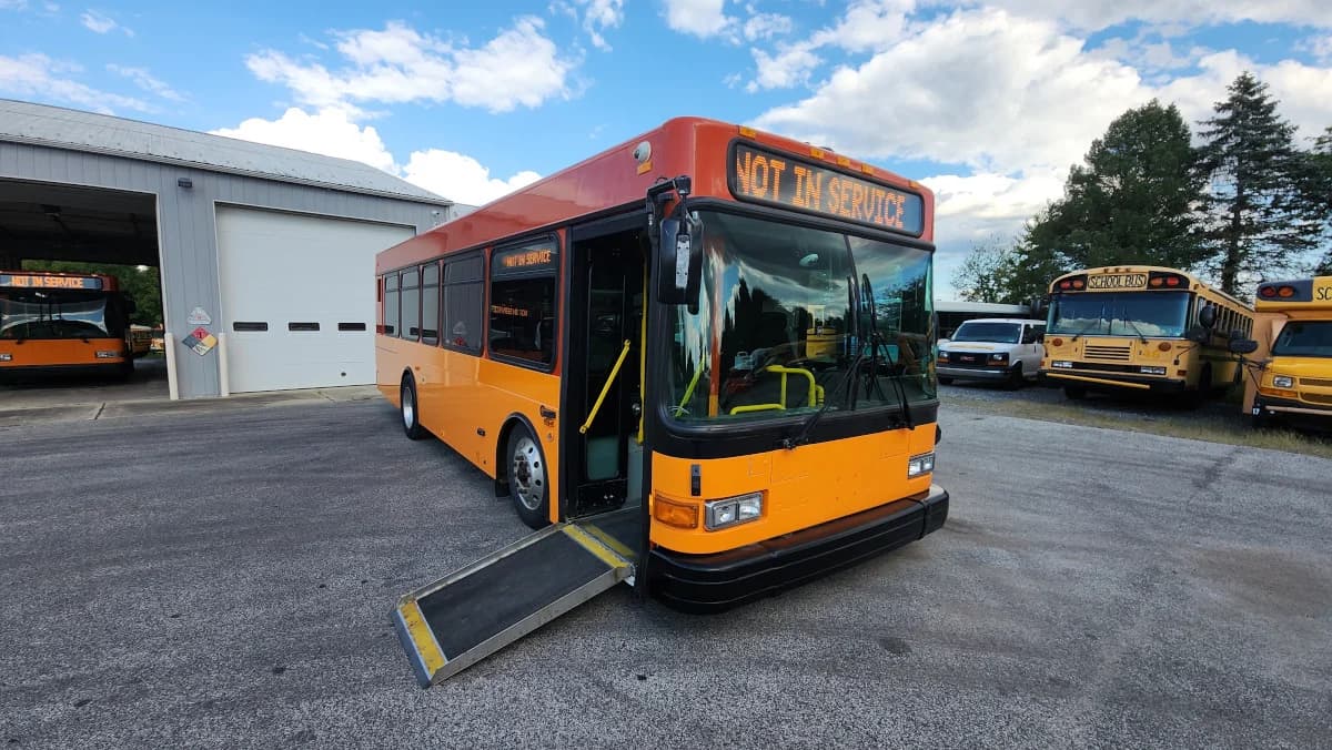 2005 GILLIG Low Floor 28 FT Transit - Image 19