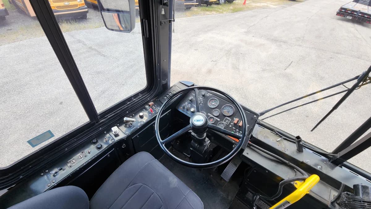 2007 Gillig Low Floor 28FT Transit - Image 7