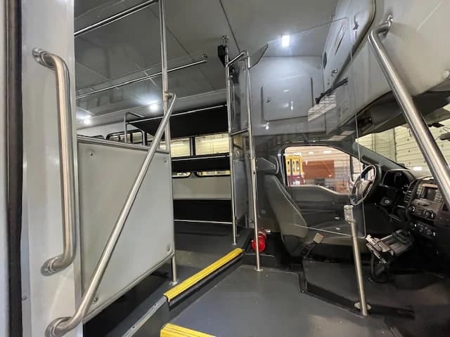 2018 Ford F-550 ADA Starcraft 26P - Image 13