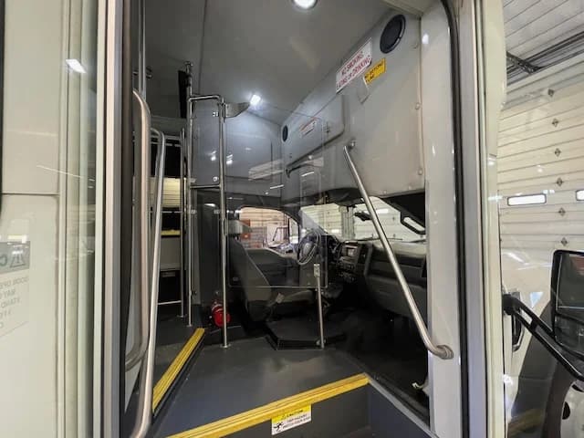 2018 Ford F-550 ADA Starcraft 26P - Image 14