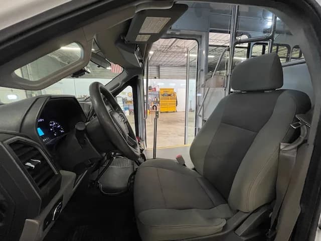 2018 Ford F-550 ADA Starcraft 26P - Image 16