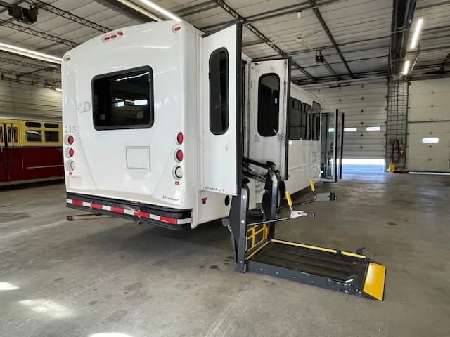 2018 Ford F-550 ADA Starcraft 26P - Image 4