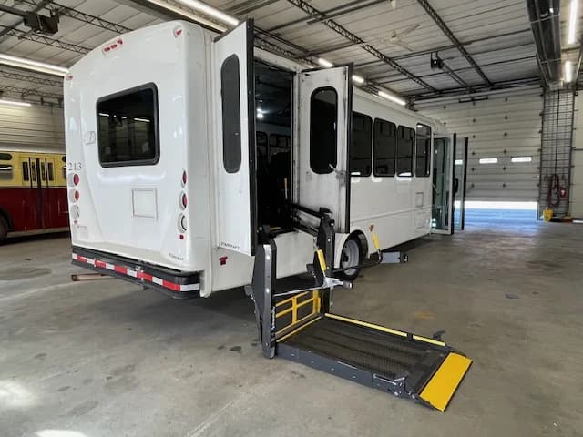 2018 Ford F-550 ADA Starcraft 26P - Image 25