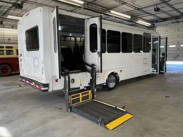 2018 Ford F-550 ADA Starcraft 26P - Image 21