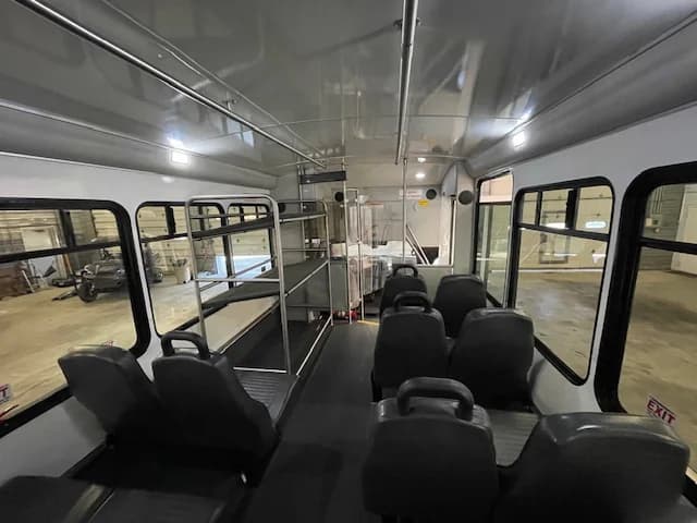 2018 Ford F-550 ADA Starcraft 26P - Image 7