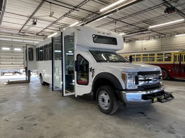 2018 Ford F-550 ADA Starcraft 26P - Image 19
