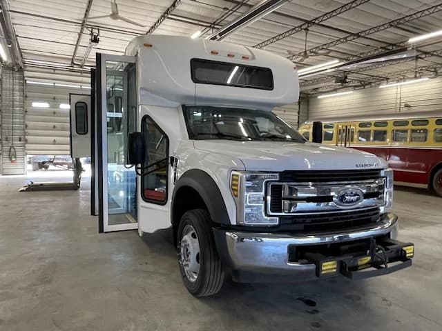 2018 Ford F-550 ADA Starcraft 26P - Image 2