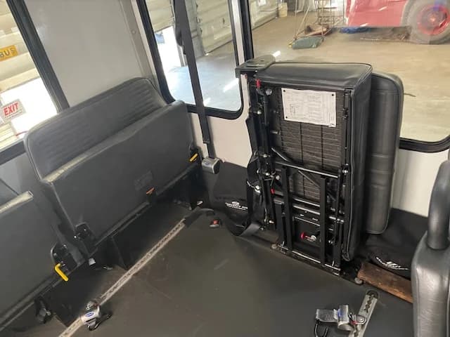 2018 Ford F-550 ADA Starcraft 26P - Image 12