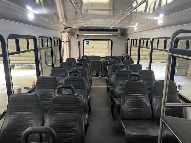 2018 Ford F-550 ADA Starcraft 26P - Image 8