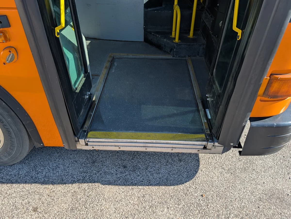 2005 Gillig Low Floor 28FT Transit - Image 5