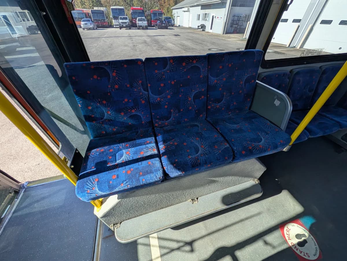 2005 Gillig Low Floor 28FT Transit - Image 11