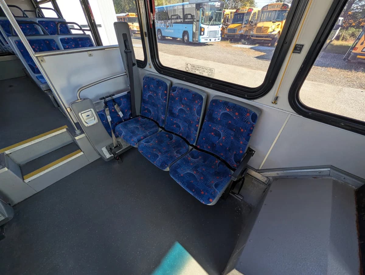 2005 Gillig Low Floor 28FT Transit - Image 12