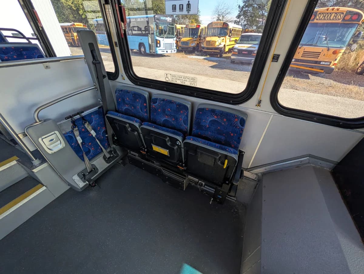2005 Gillig Low Floor 28FT Transit - Image 14