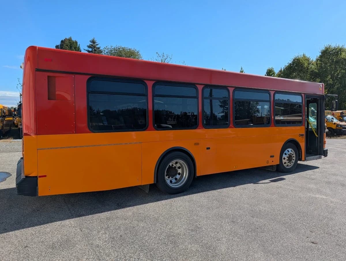 2005 Gillig Low Floor 28FT Transit - Image 4