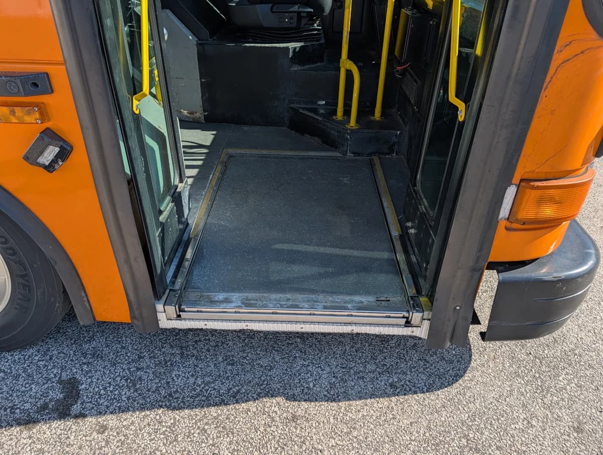 2005 Gillig Low Floor 28FT Transit - Image 7