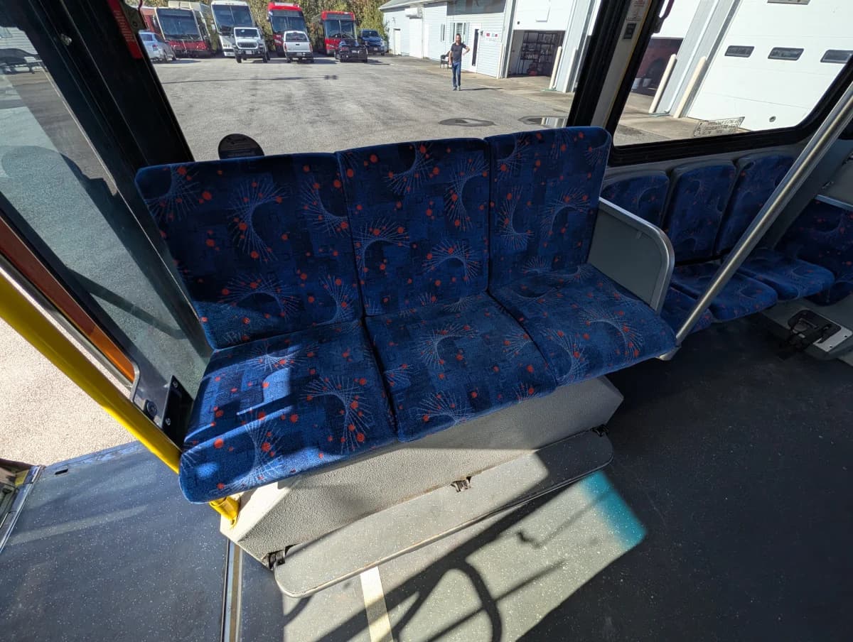 2005 Gillig Low Floor 28FT Transit - Image 10