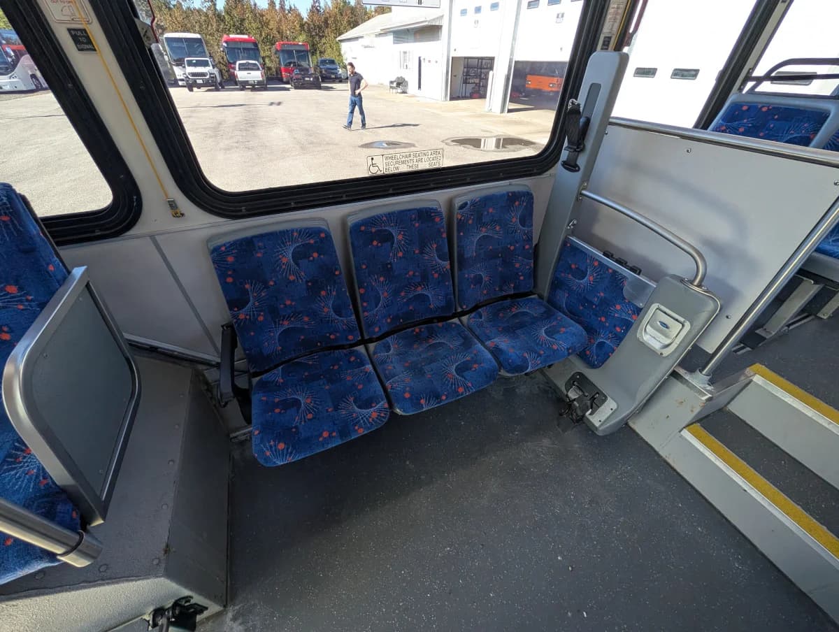 2005 Gillig Low Floor 28FT Transit - Image 12