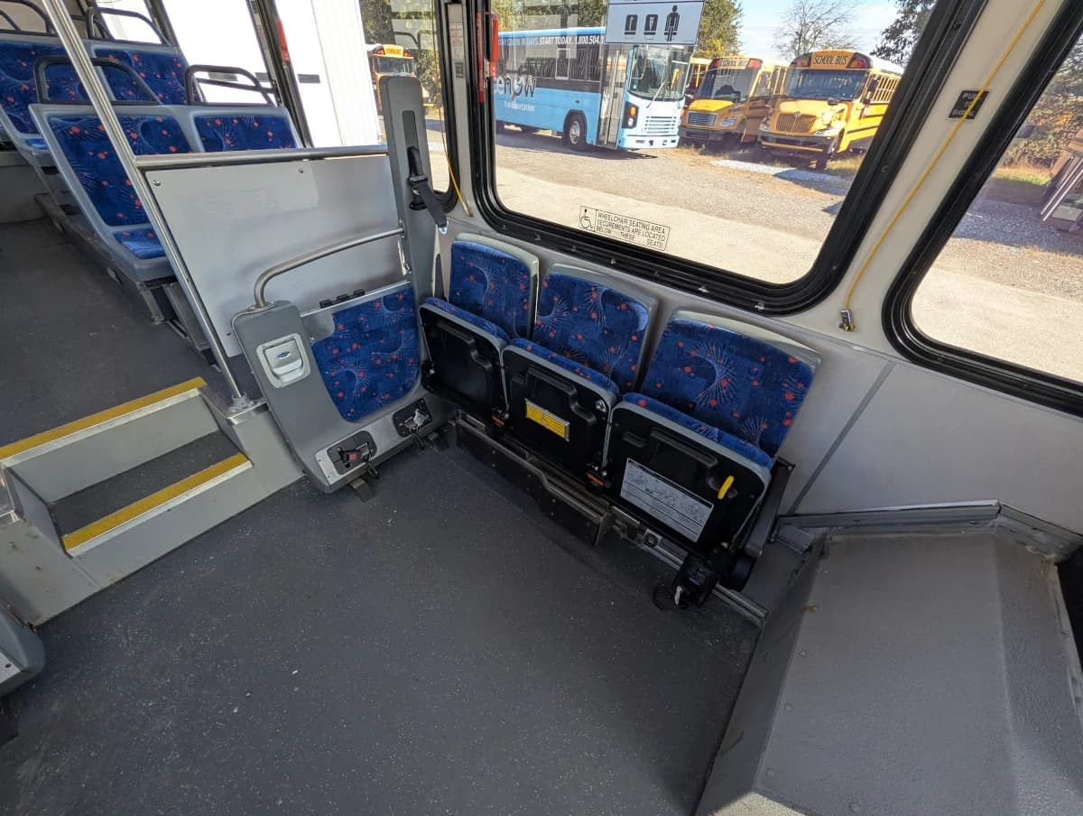 2005 Gillig Low Floor 28FT Transit - Image 14