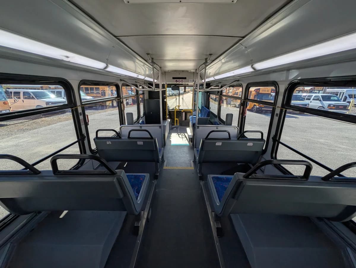 2005 Gillig Low Floor 28FT Transit - Image 17