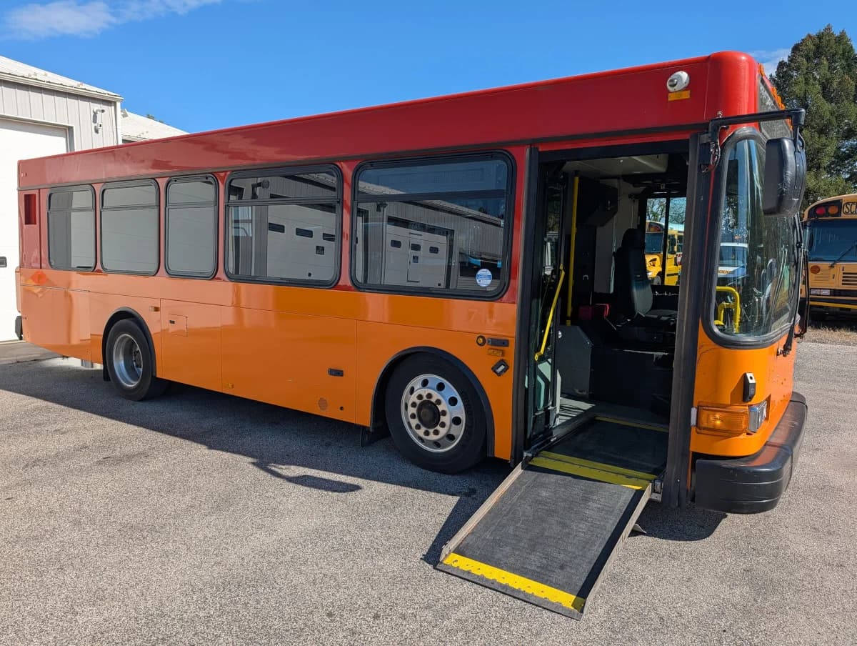 2005 Gillig Low Floor 28FT Transit - Image 2