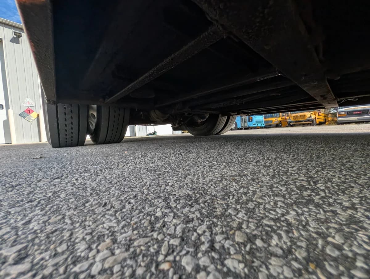 2005 Gillig Low Floor 28 FT Transit - Image 18