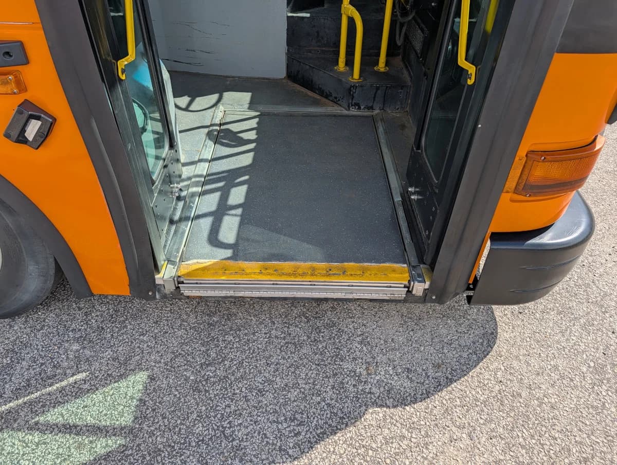 2005 Gillig Low Floor 28 FT Transit - Image 20