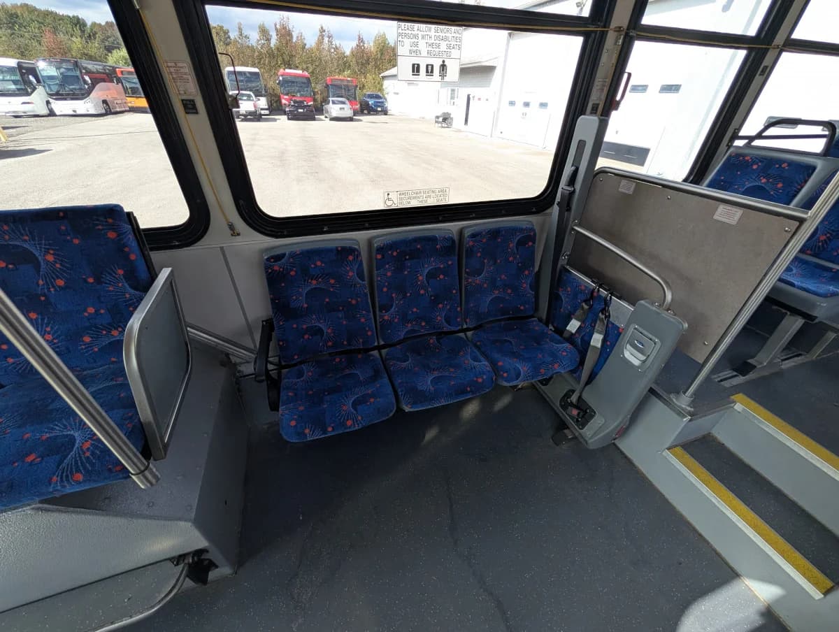 2005 Gillig Low Floor 28 FT Transit - Image 9