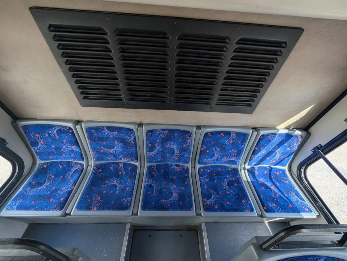 2005 Gillig Low Floor 28 FT Transit - Image 12