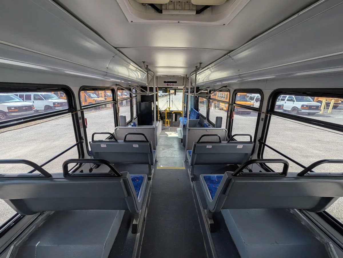 2005 Gillig Low Floor 28 FT Transit - Image 13