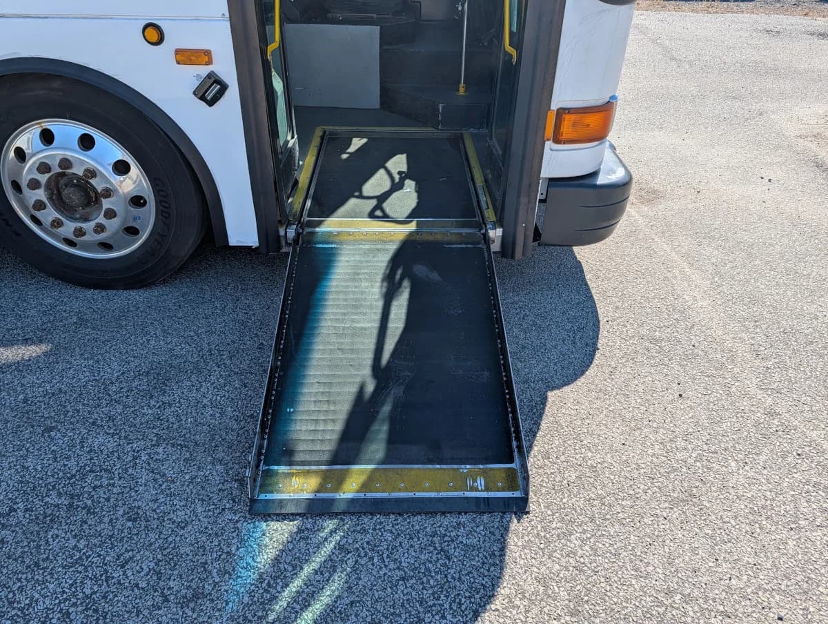 2007 Gillig Low Floor 28 FT Transit - Image 5