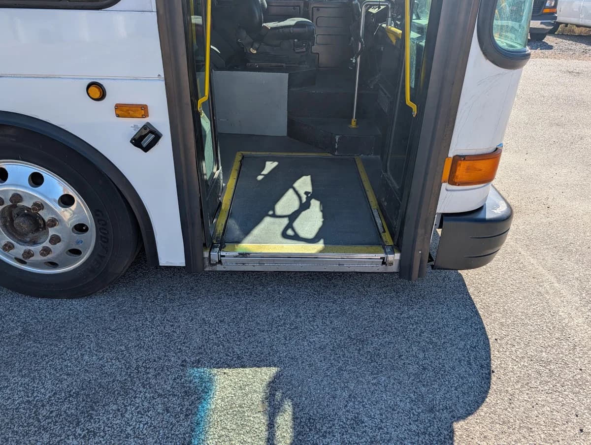 2007 Gillig Low Floor 28 FT Transit - Image 6