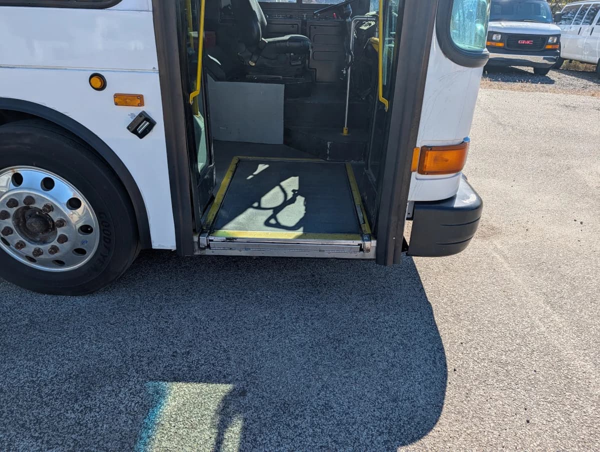 2007 Gillig Low Floor 28 FT Transit - Image 7